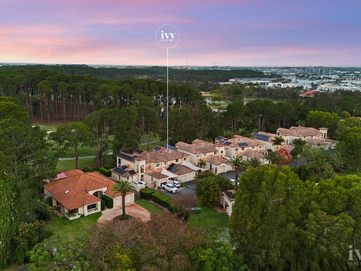 30/23 Santa Barbara Road, Hope Island - Thumbnail 1