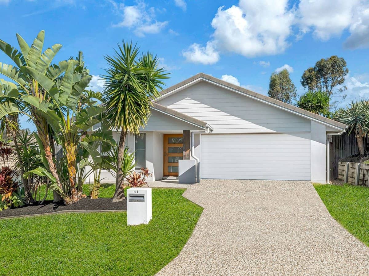 41 Winchester Crescent, PIMPAMA - Thumbnail 1