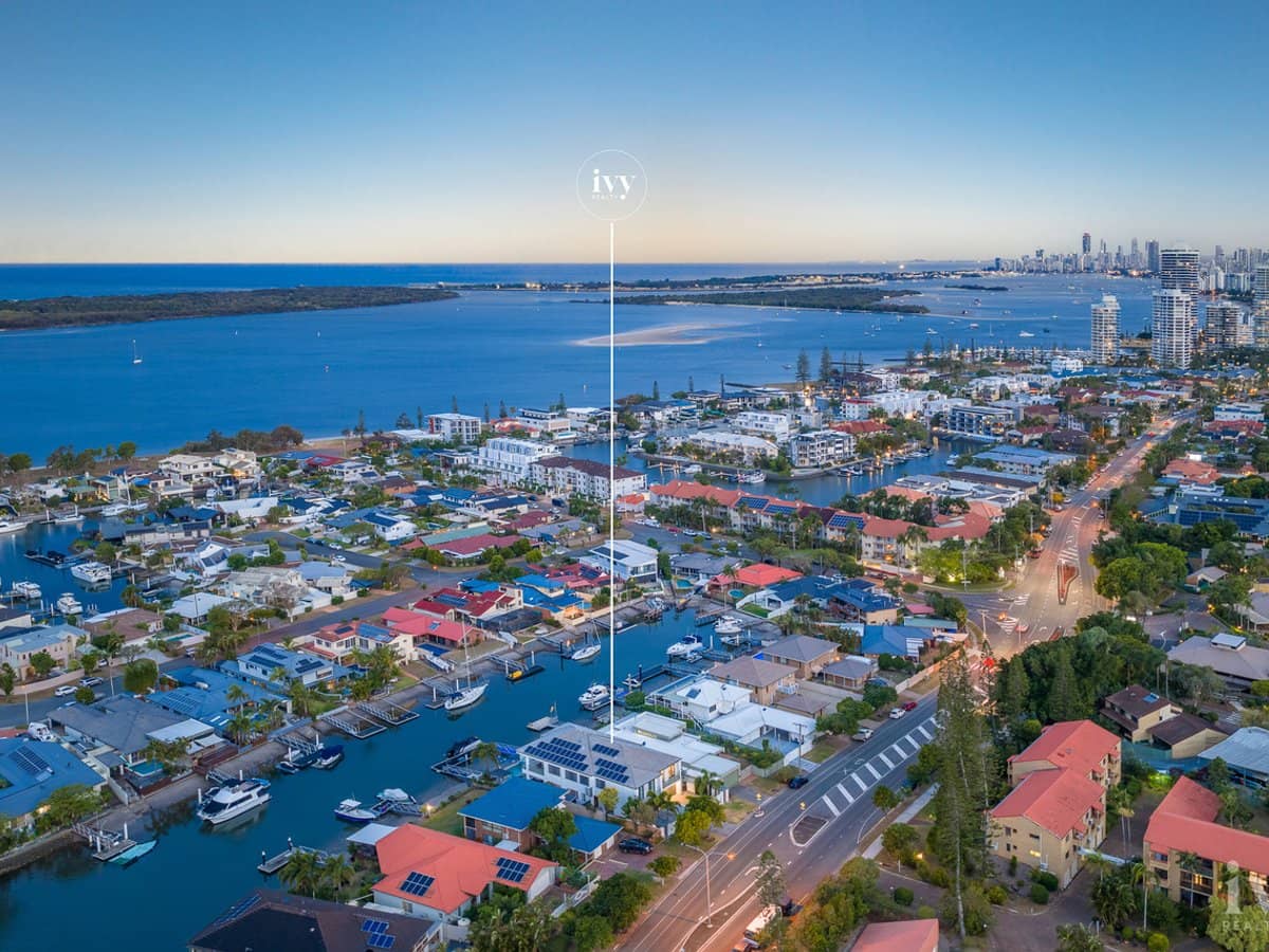 2/107 Bayview Street, Runaway Bay - Thumbnail 1