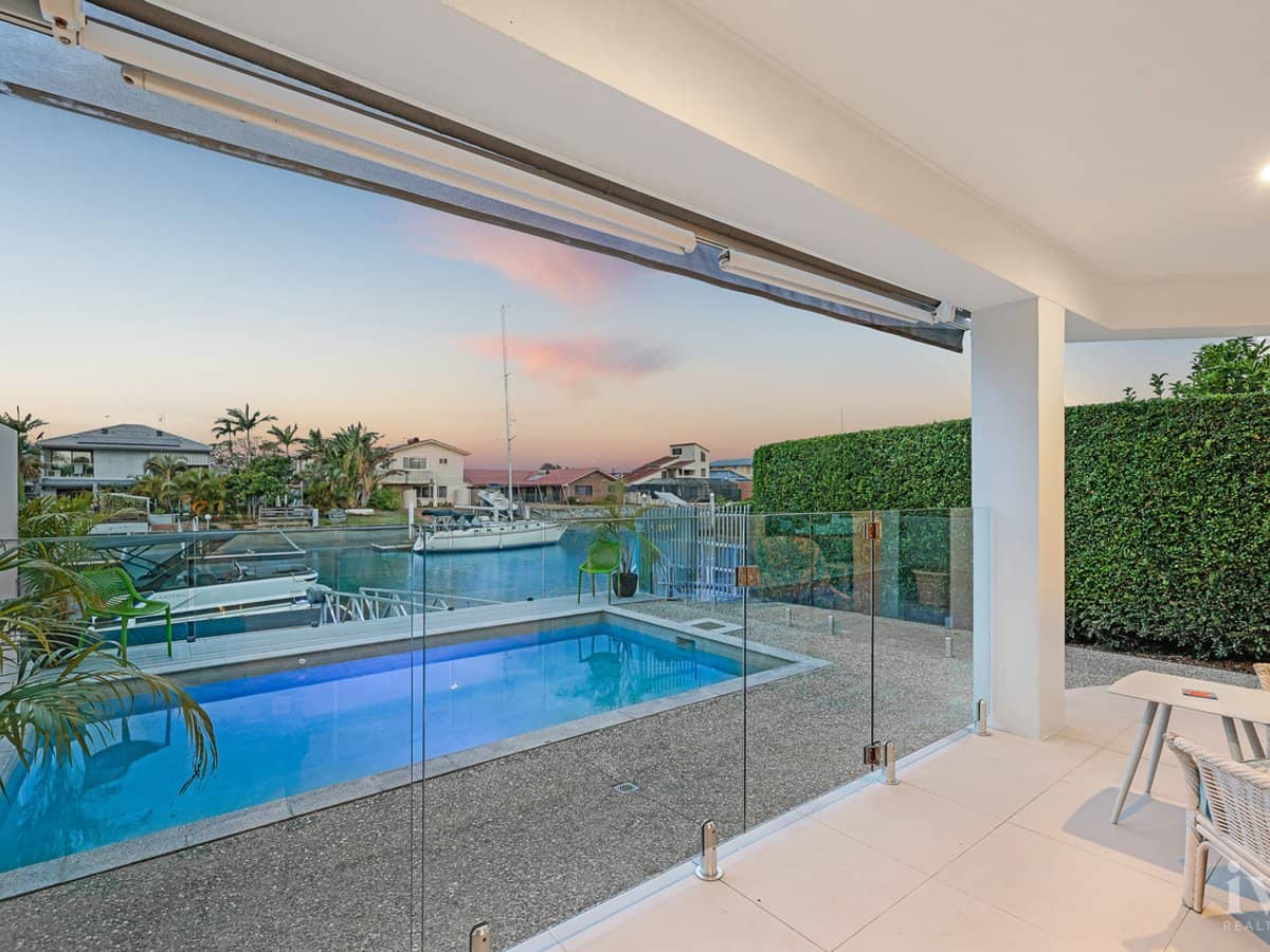 2/107 Bayview Street, Runaway Bay - Thumbnail 3