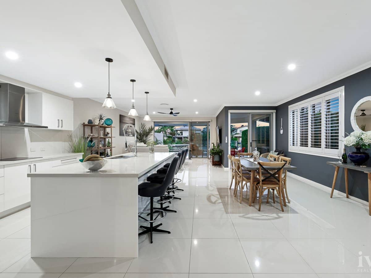 2/107 Bayview Street, Runaway Bay - Thumbnail 7