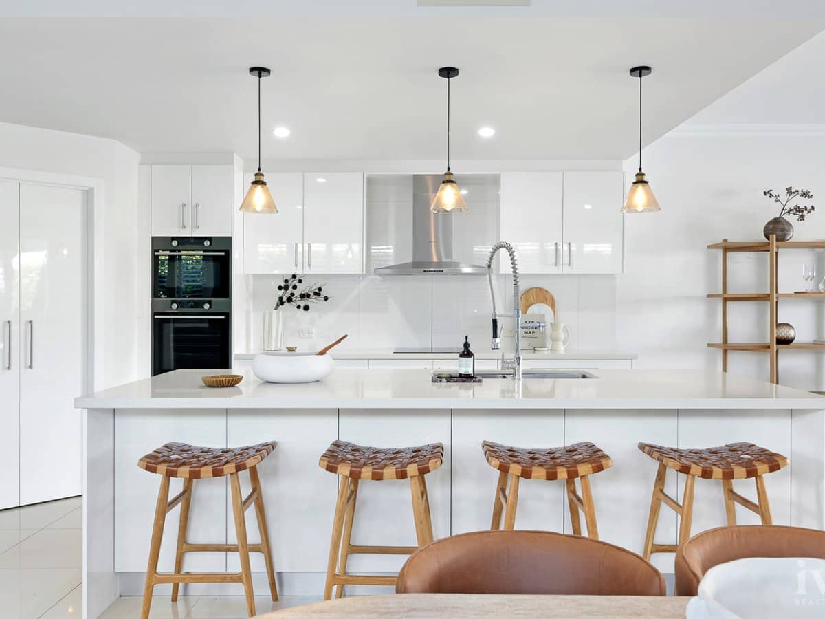 2/107 Bayview Street, Runaway Bay - Thumbnail 2