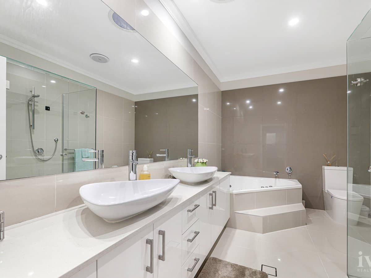 2/107 Bayview Street, Runaway Bay - Thumbnail 14