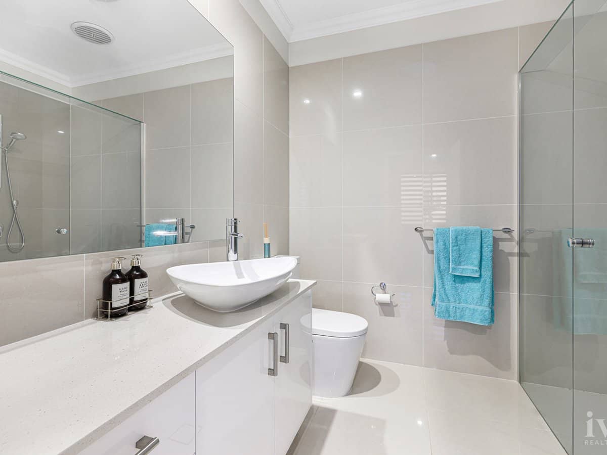 2/107 Bayview Street, Runaway Bay - Thumbnail 16