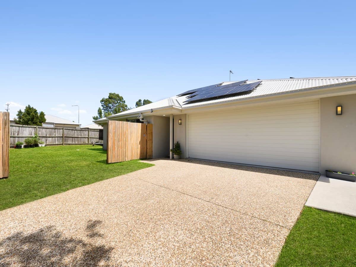 2/2 Mackenzie Street, COOMERA - Thumbnail 2