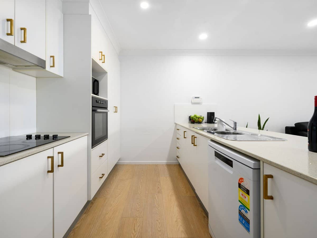 2/2 Mackenzie Street, COOMERA - Thumbnail 6