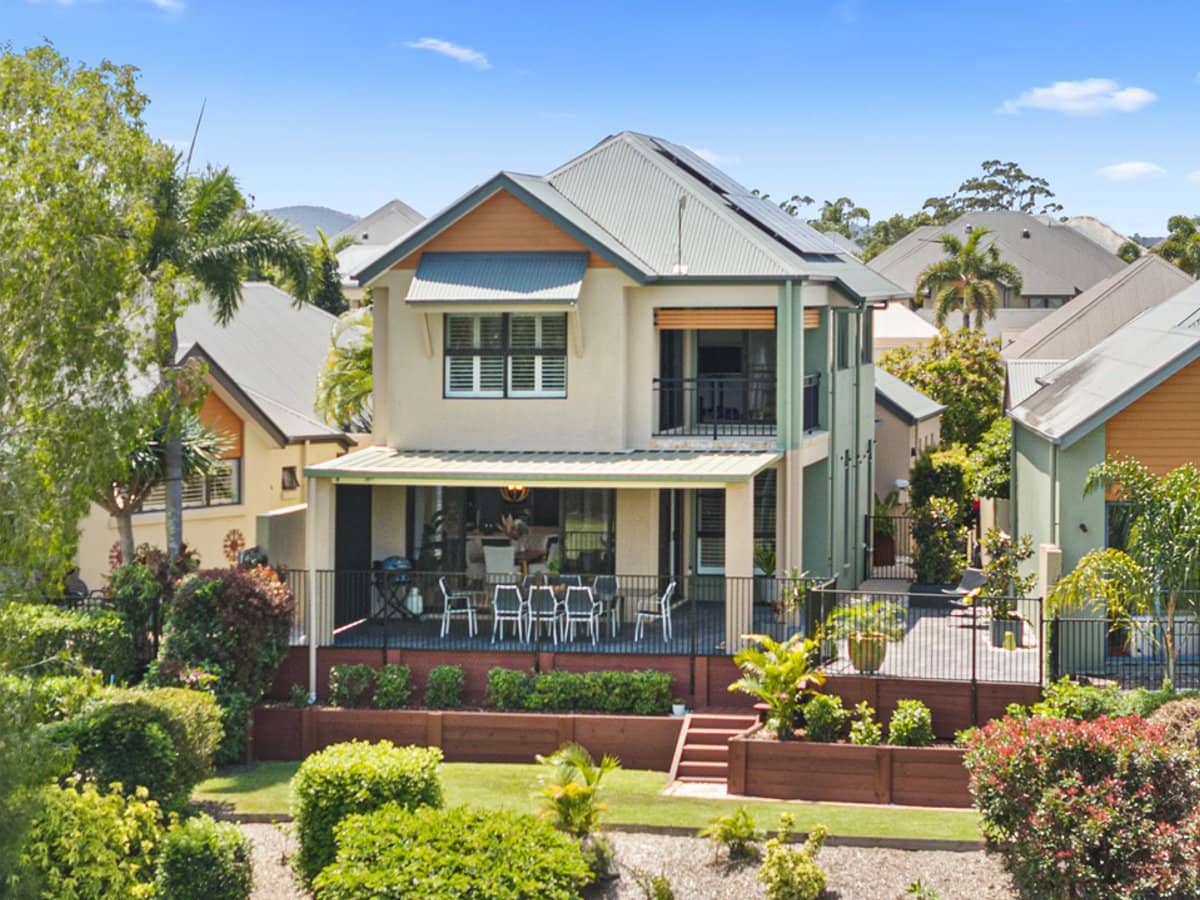 1 The Vistas Drive, Carrara - Thumbnail 2