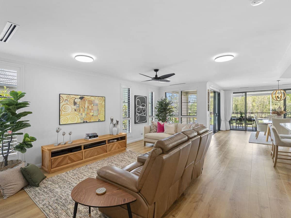 1 The Vistas Drive, Carrara - Thumbnail 4