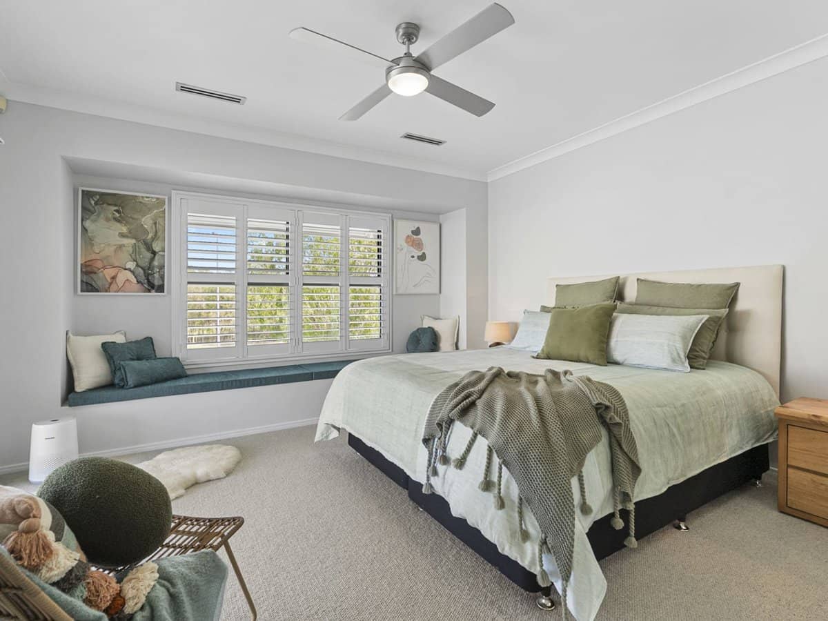 1 The Vistas Drive, Carrara - Thumbnail 7