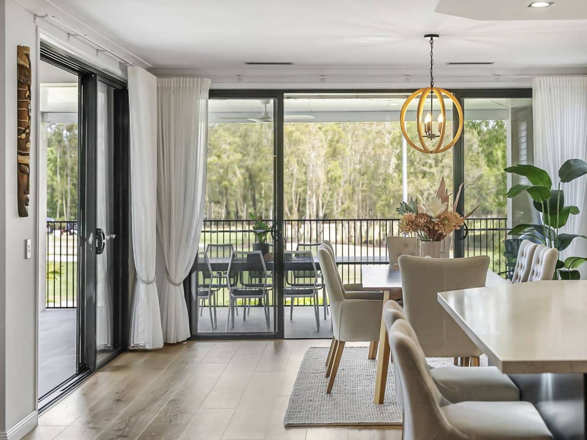 1 The Vistas Drive, Carrara - Thumbnail 10