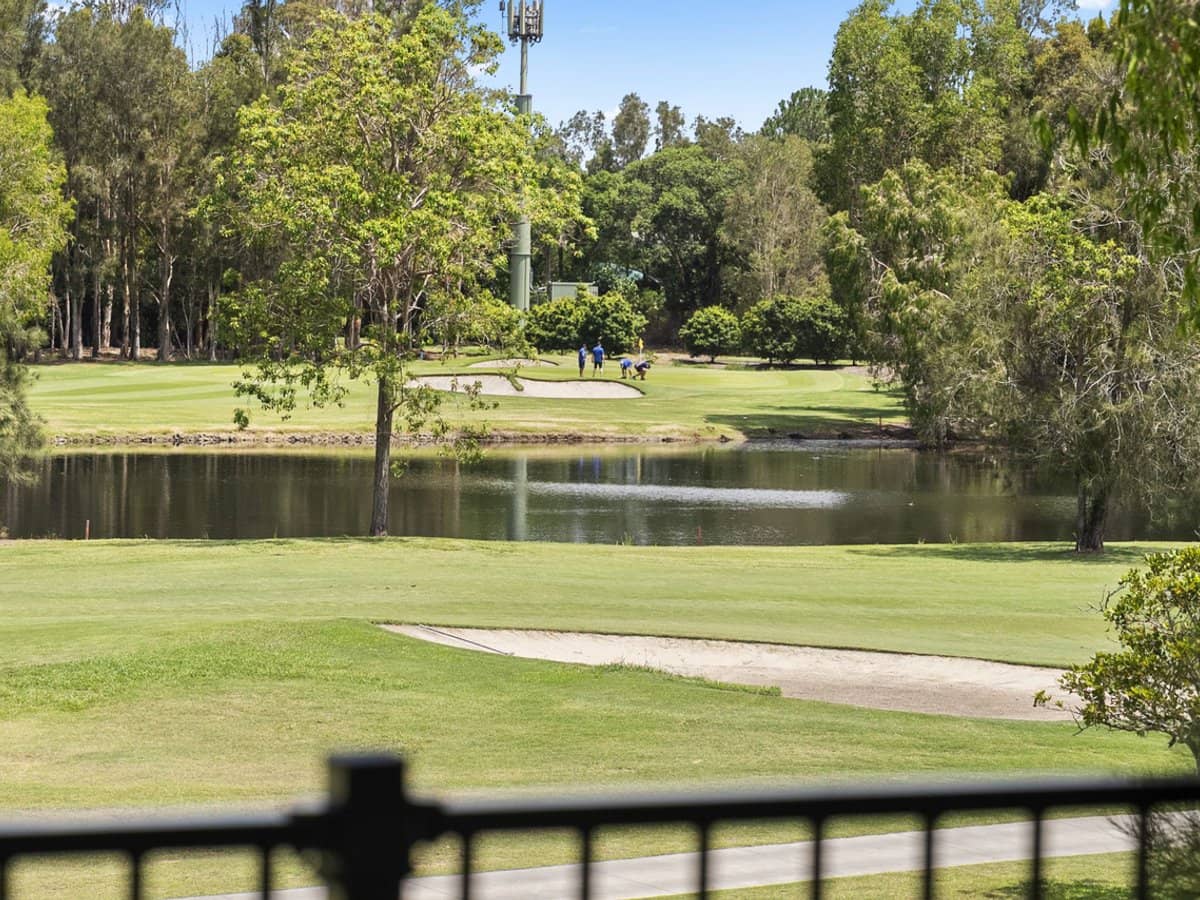 1 The Vistas Drive, Carrara - Thumbnail 14