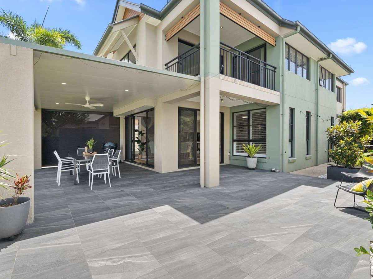 1 The Vistas Drive, Carrara - Thumbnail 15