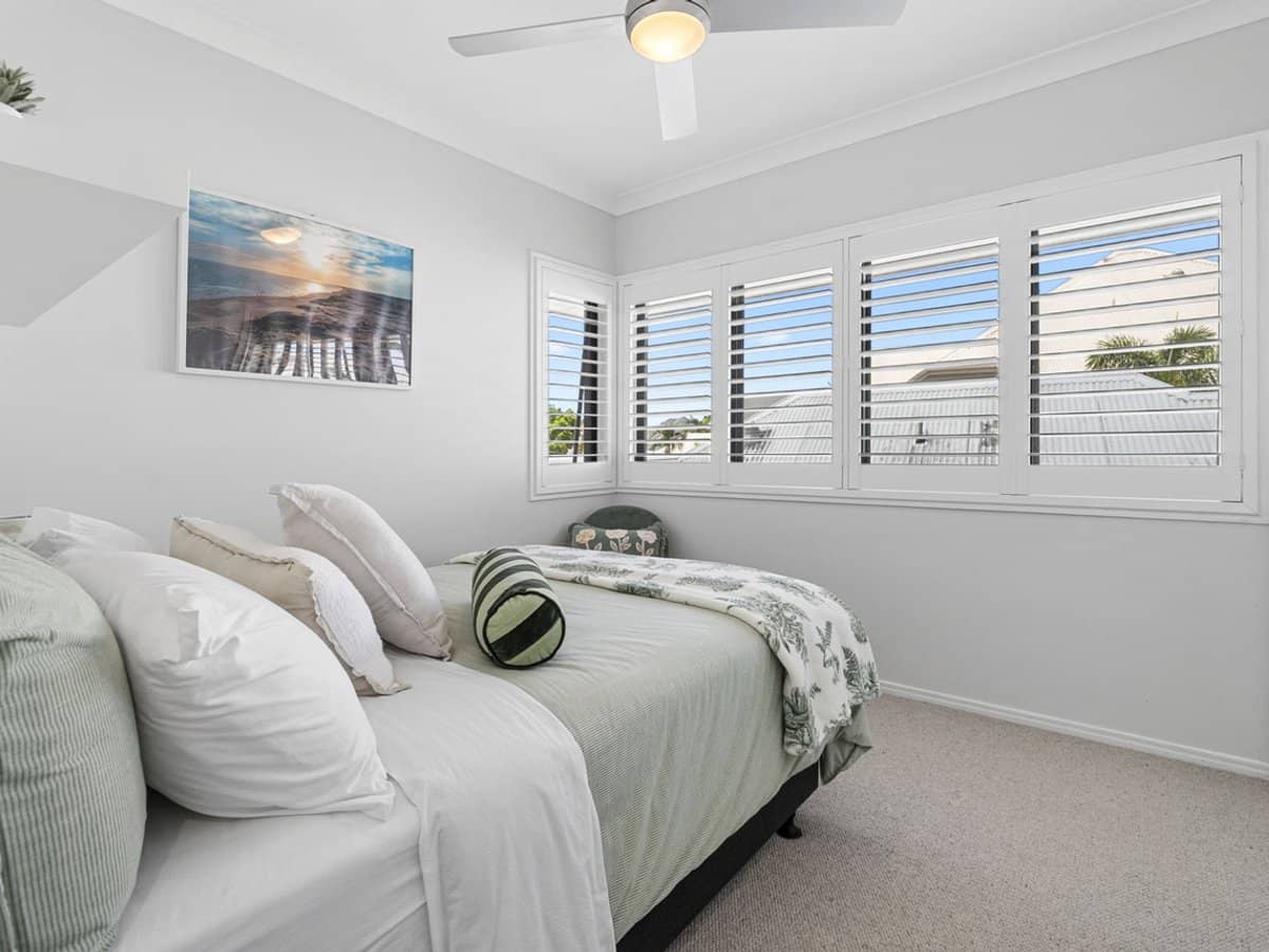 1 The Vistas Drive, Carrara - Thumbnail 21