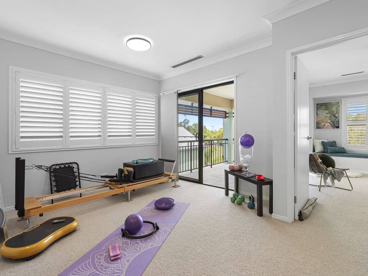 1 The Vistas Drive, Carrara - Thumbnail 24