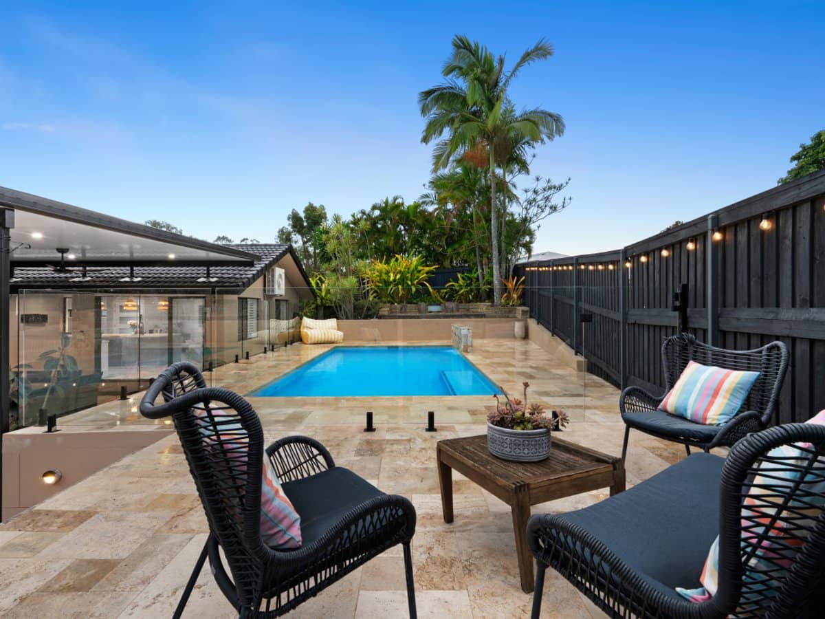 12 Gatton Court, HELENSVALE - Thumbnail 1
