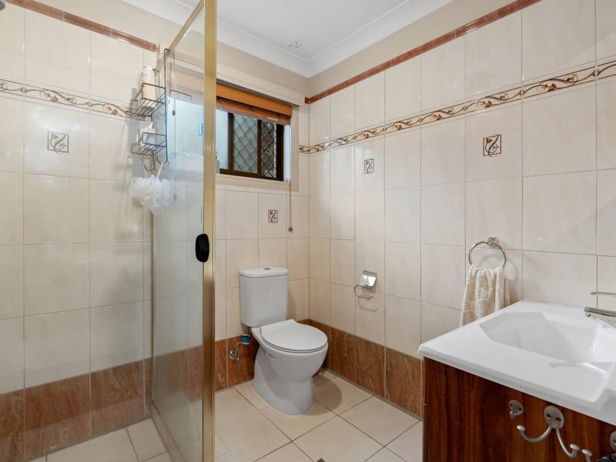 12 Gatton Court, HELENSVALE - Thumbnail 16