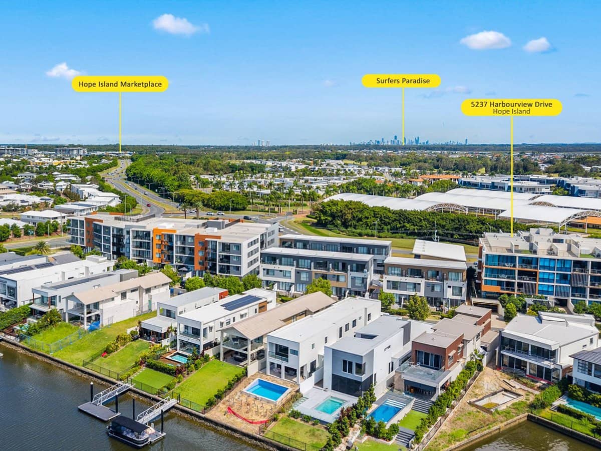 5237 Harbourview Drive, Hope Island - Thumbnail 3