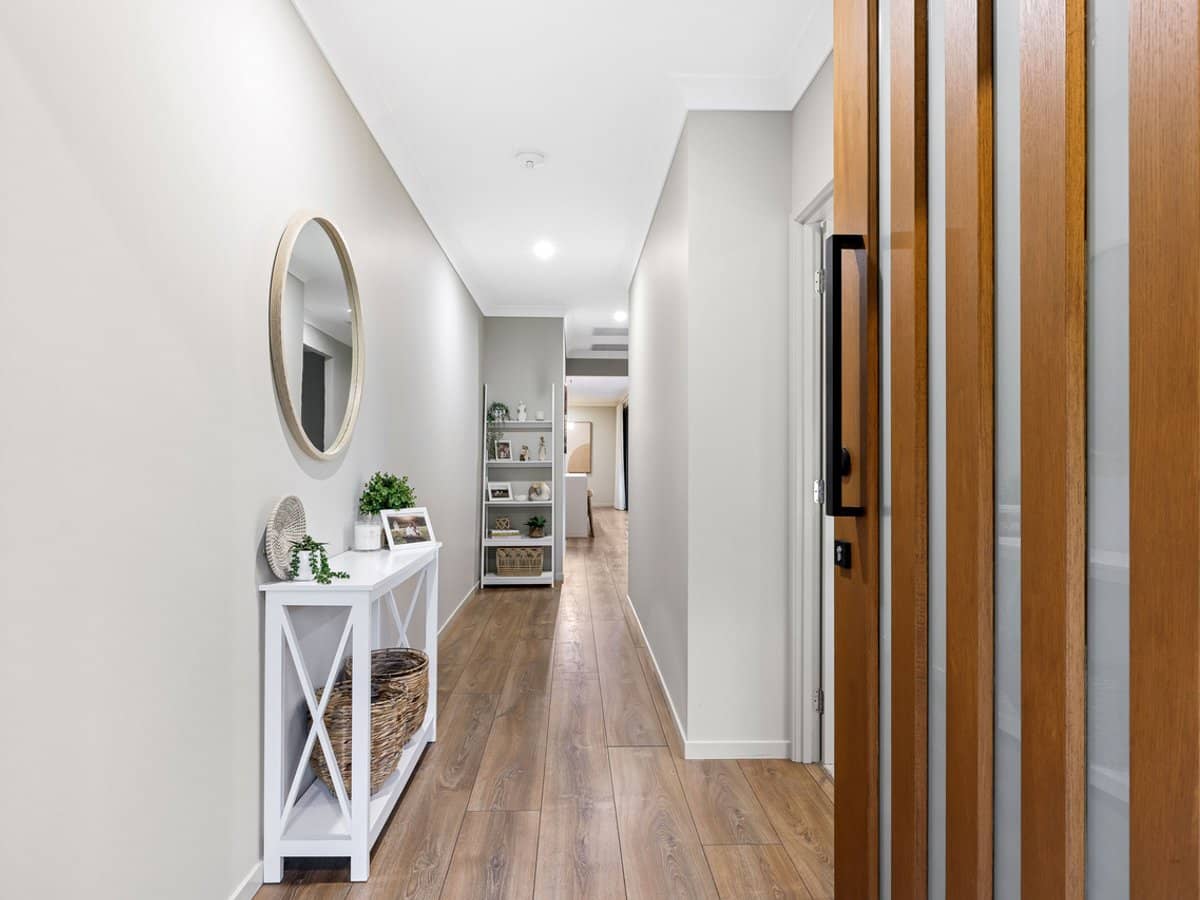 9 Lone Pine Circuit, UPPER COOMERA - Thumbnail 5