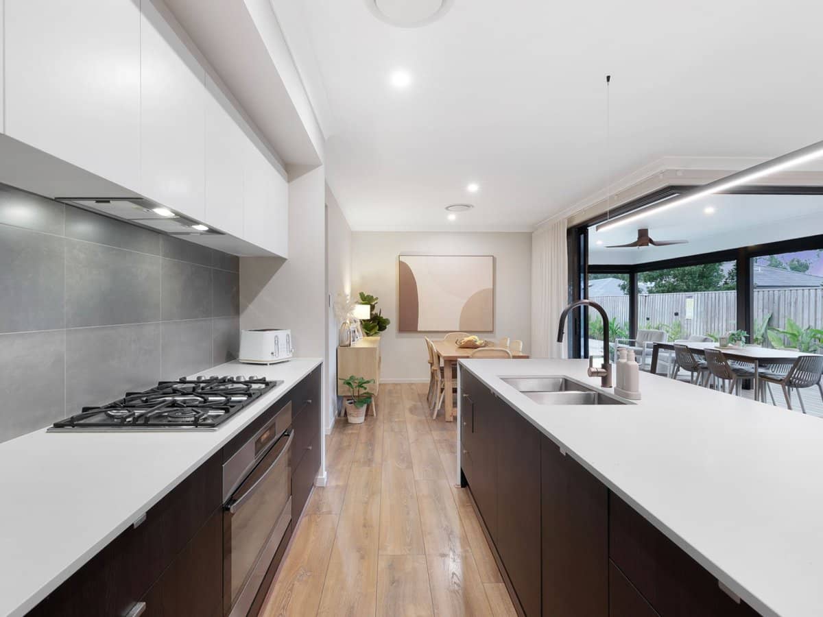 9 Lone Pine Circuit, UPPER COOMERA - Thumbnail 6