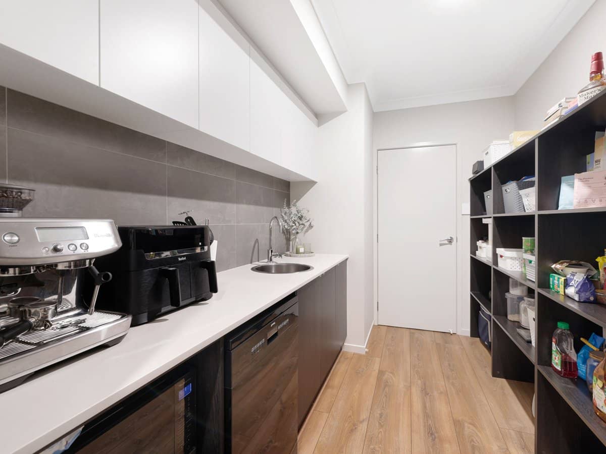 9 Lone Pine Circuit, UPPER COOMERA - Thumbnail 8