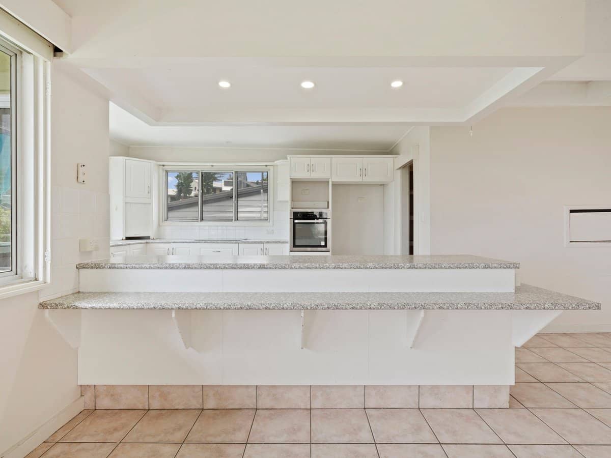 9 Lansell Avenue, CURRUMBIN - Thumbnail 5