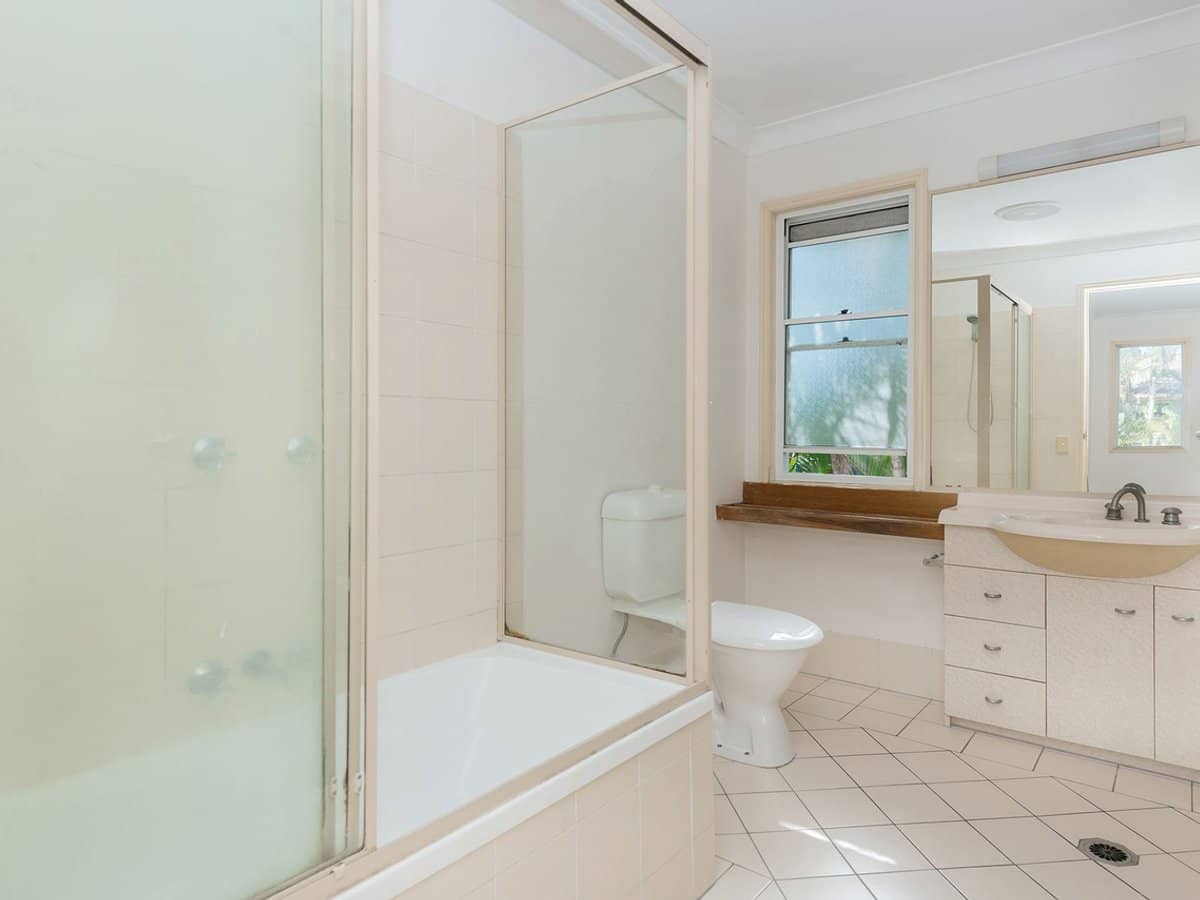 215 Cottesloe Drive, Mermaid Waters - Thumbnail 6