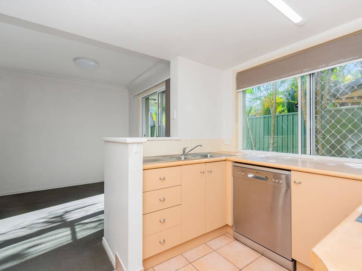 215 Cottesloe Drive, Mermaid Waters - Thumbnail 9