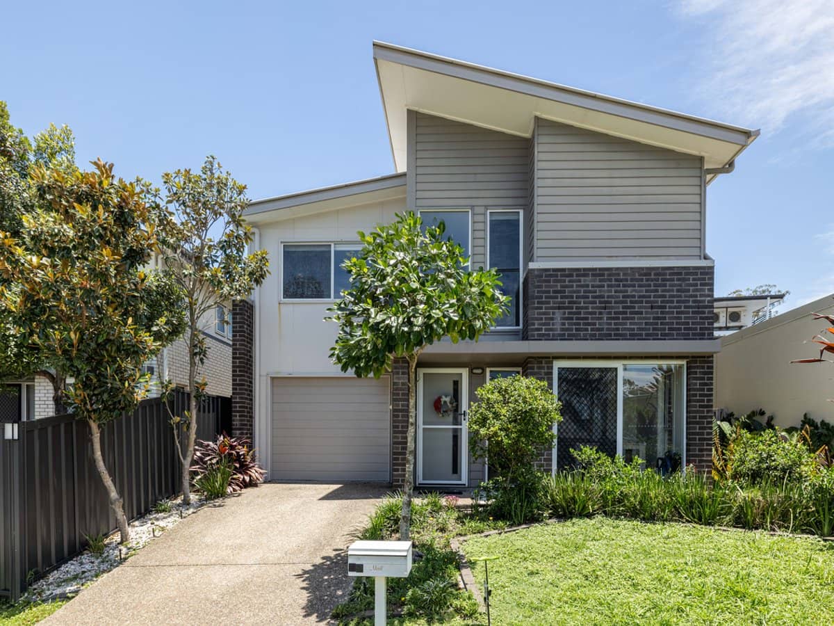 19 Savanna Gardens, PIMPAMA - Thumbnail 1