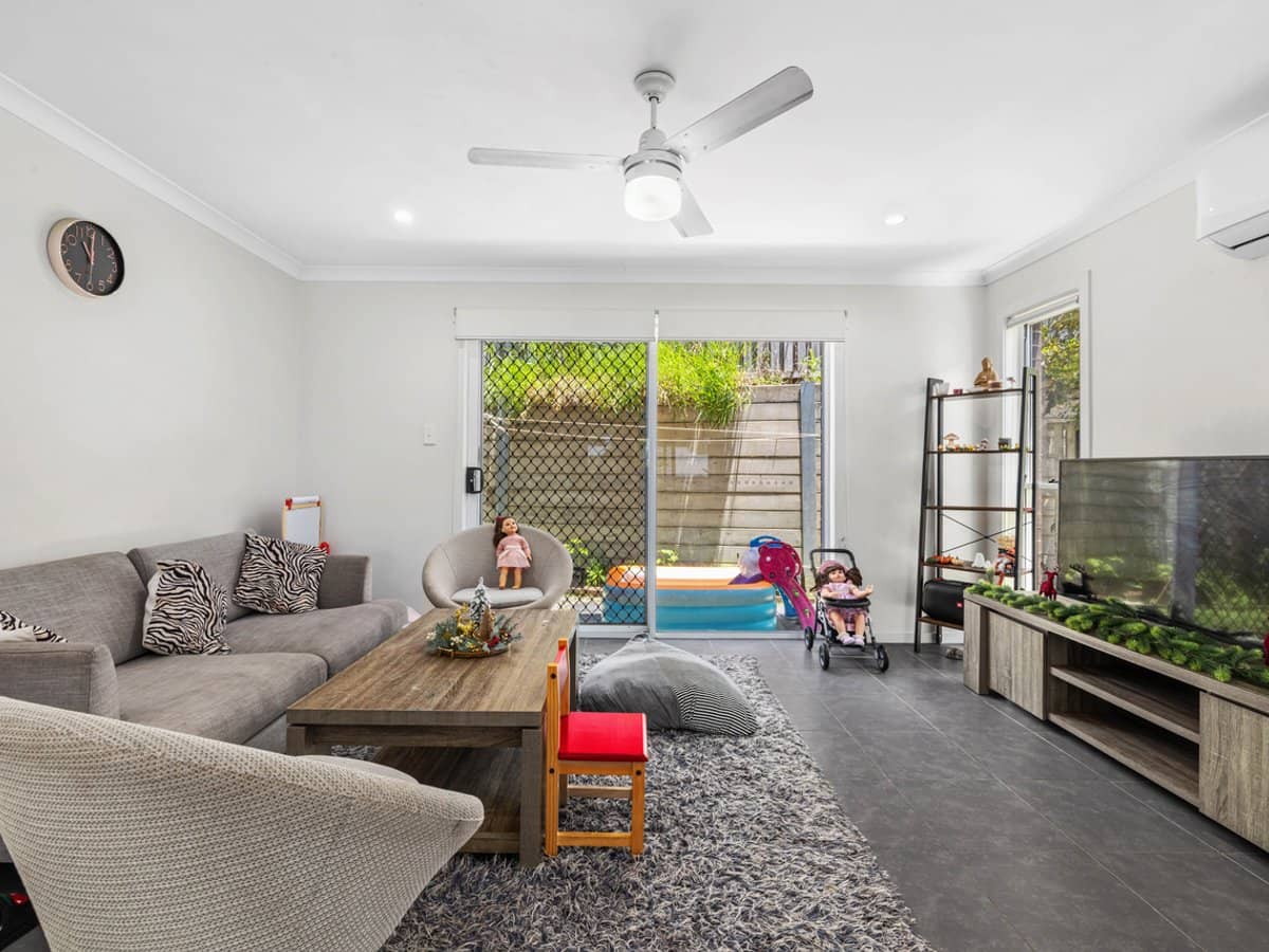 19 Savanna Gardens, PIMPAMA - Thumbnail 4