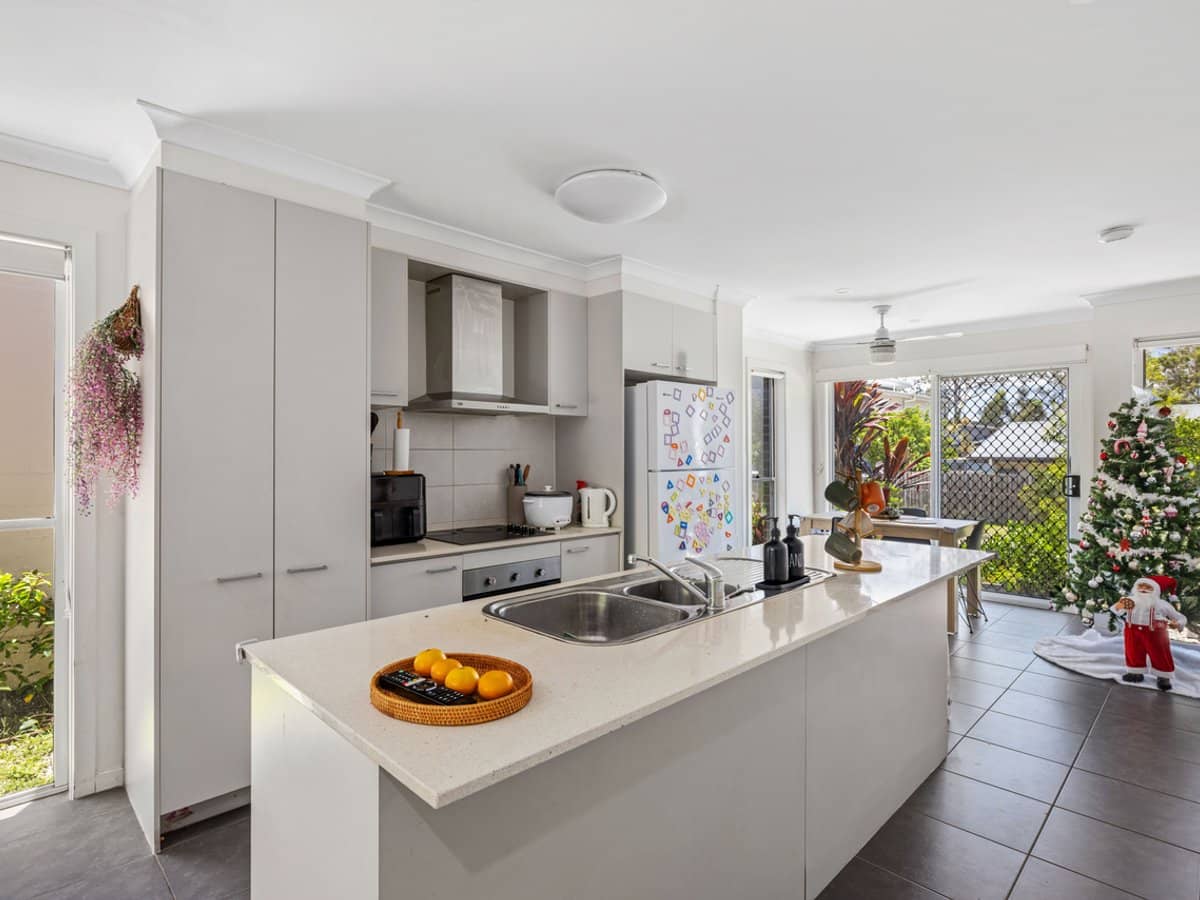 19 Savanna Gardens, PIMPAMA - Thumbnail 5