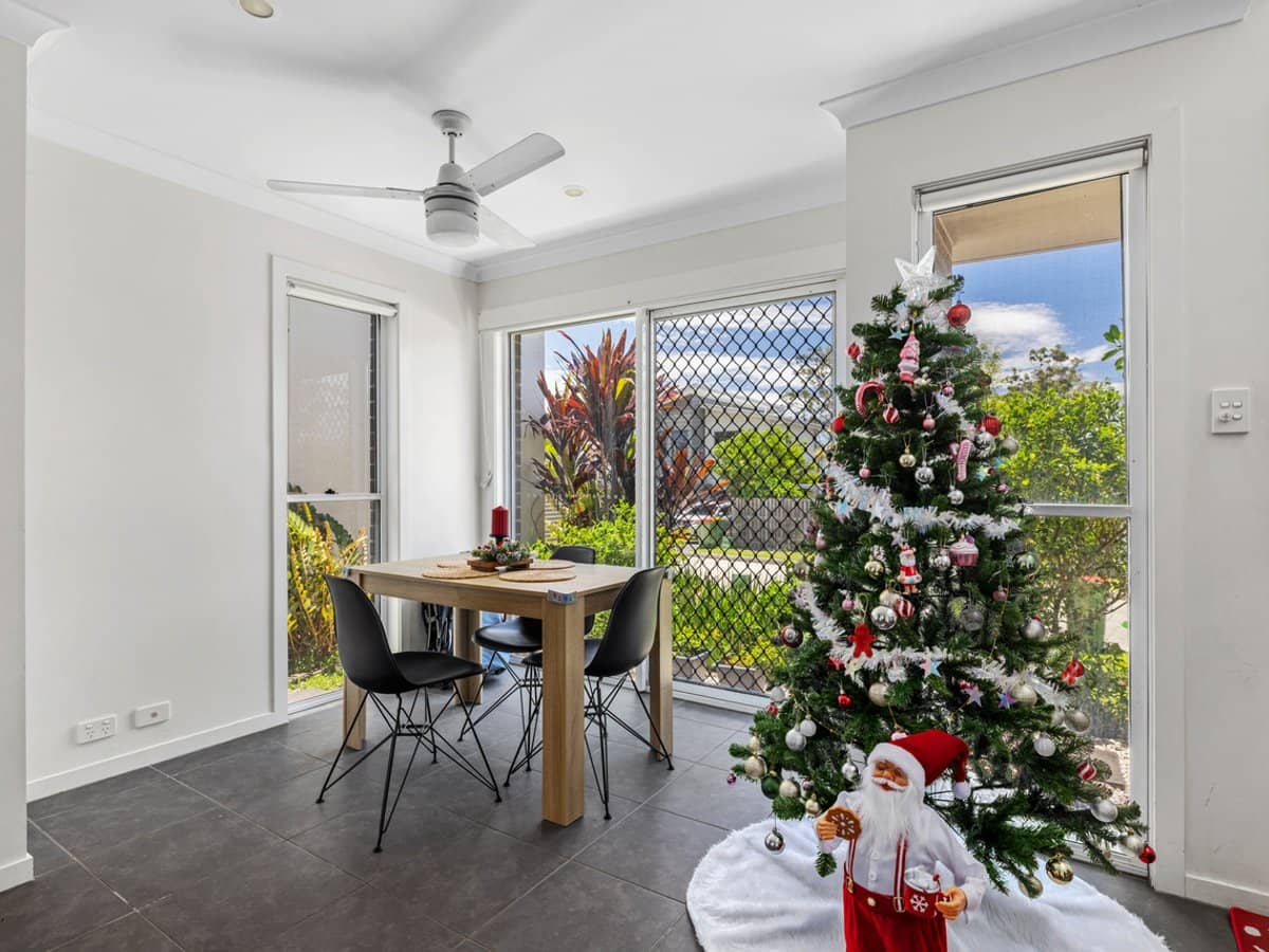 19 Savanna Gardens, PIMPAMA - Thumbnail 7