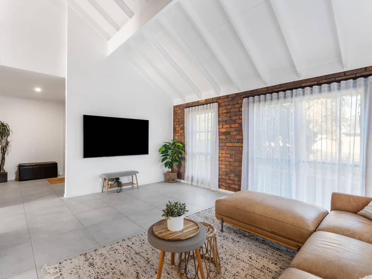 9 Village High Road, Benowa Waters - Thumbnail 6