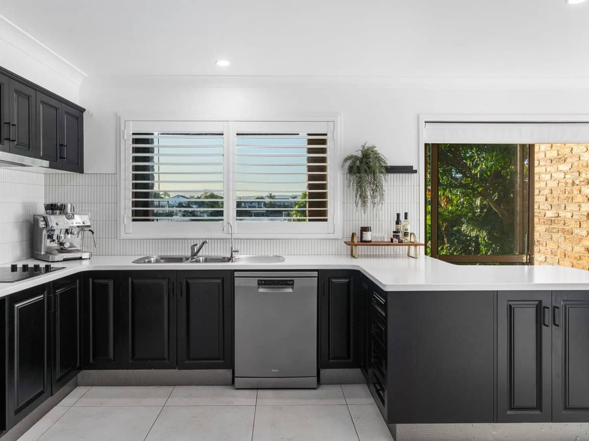 9 Village High Road, Benowa Waters - Thumbnail 14