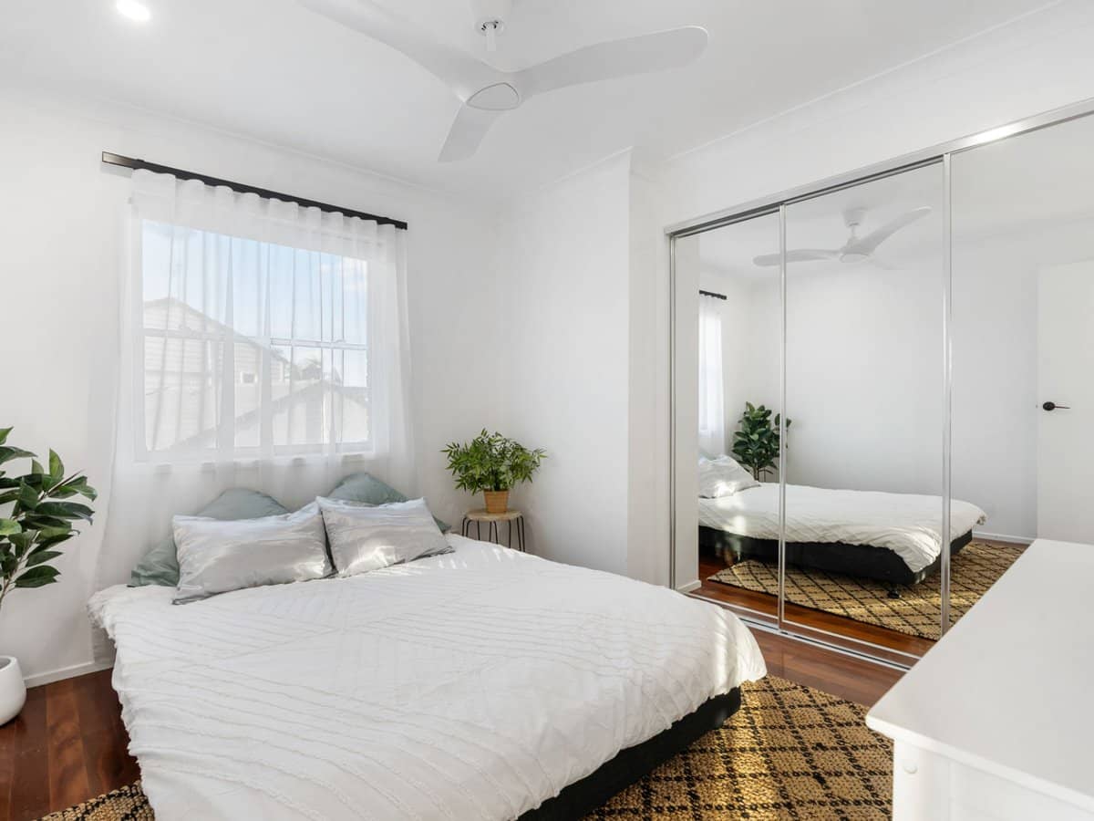 9 Village High Road, Benowa Waters - Thumbnail 17