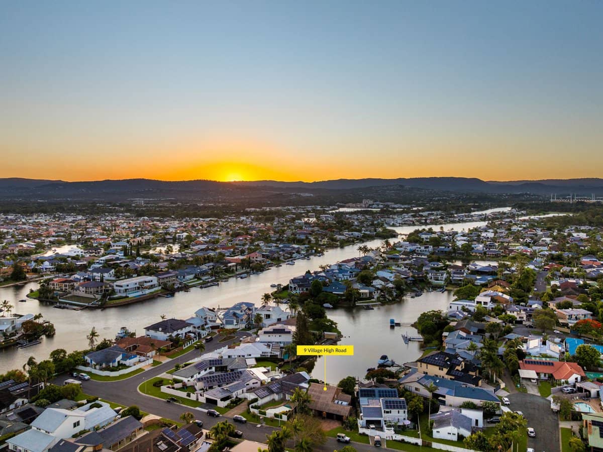 9 Village High Road, Benowa Waters - Thumbnail 1