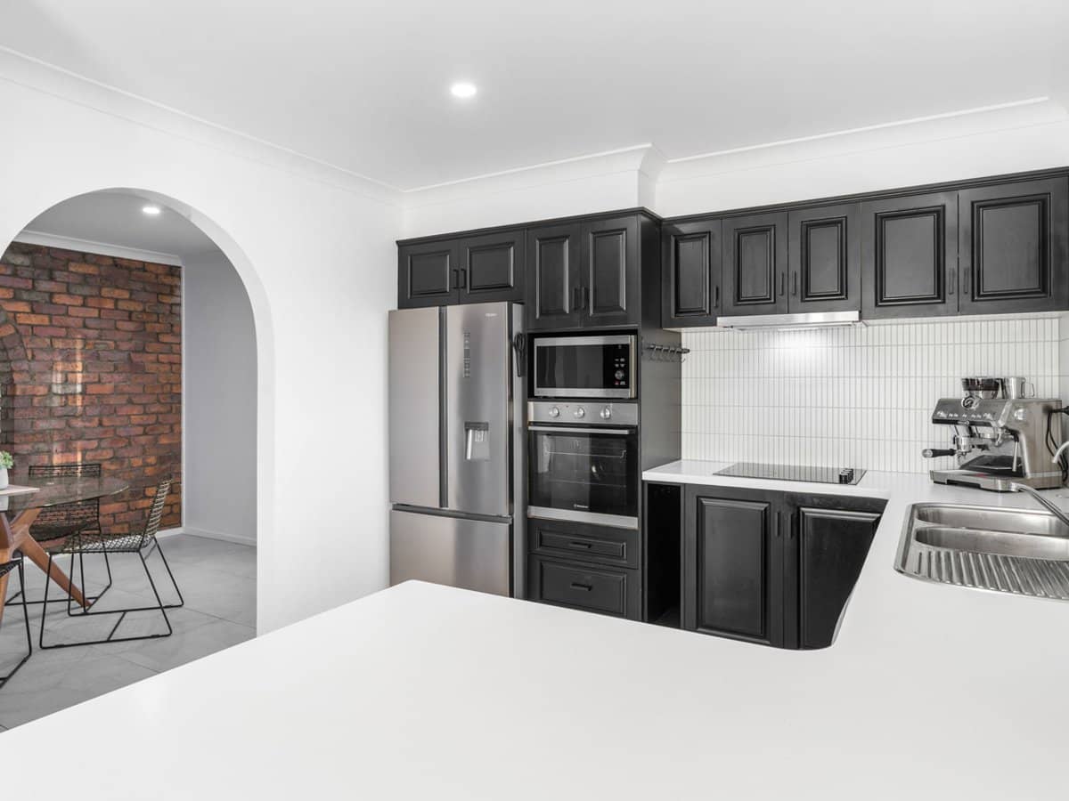 9 Village High Road, Benowa Waters - Thumbnail 12