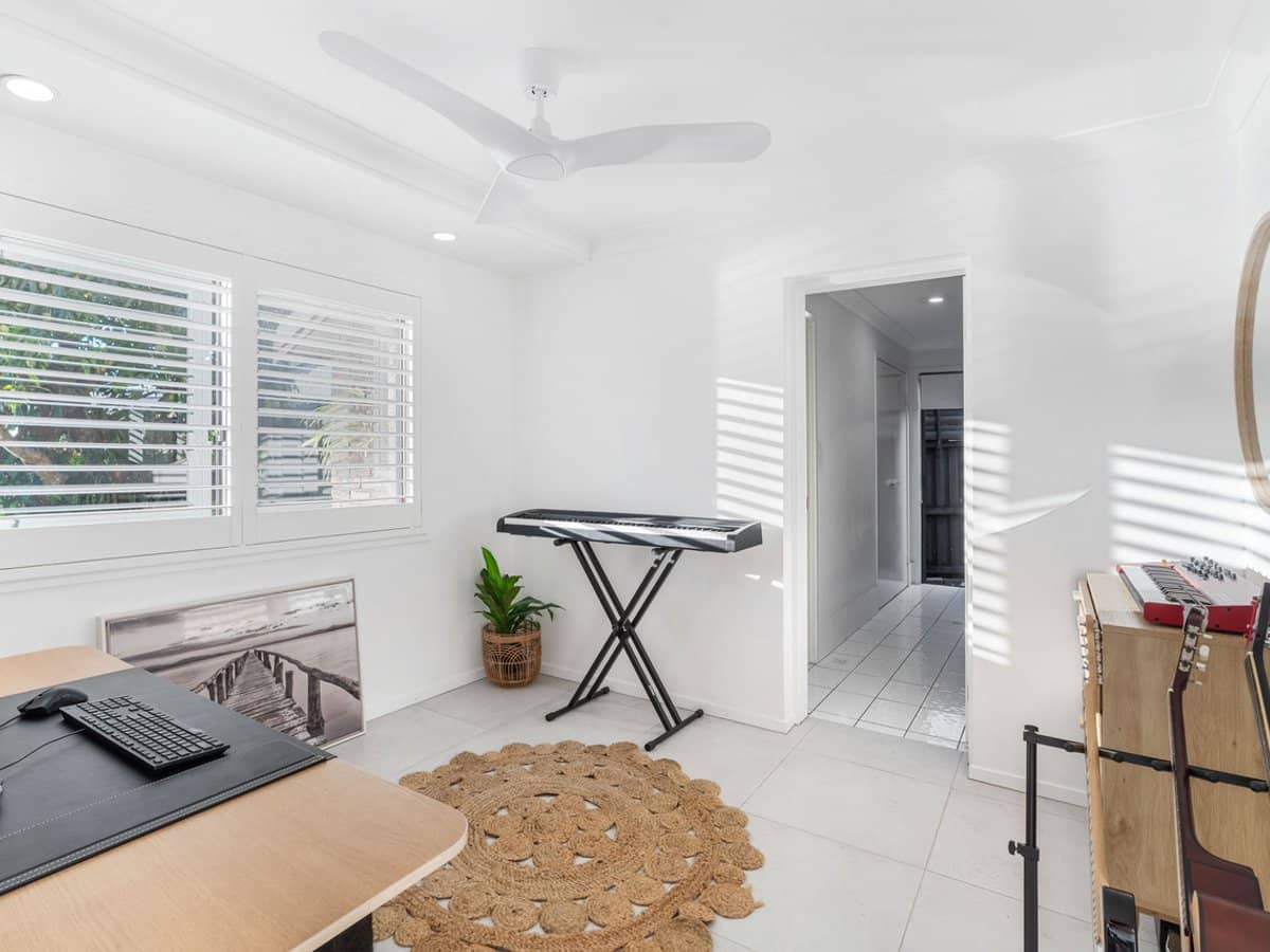 9 Village High Road, Benowa Waters - Thumbnail 18