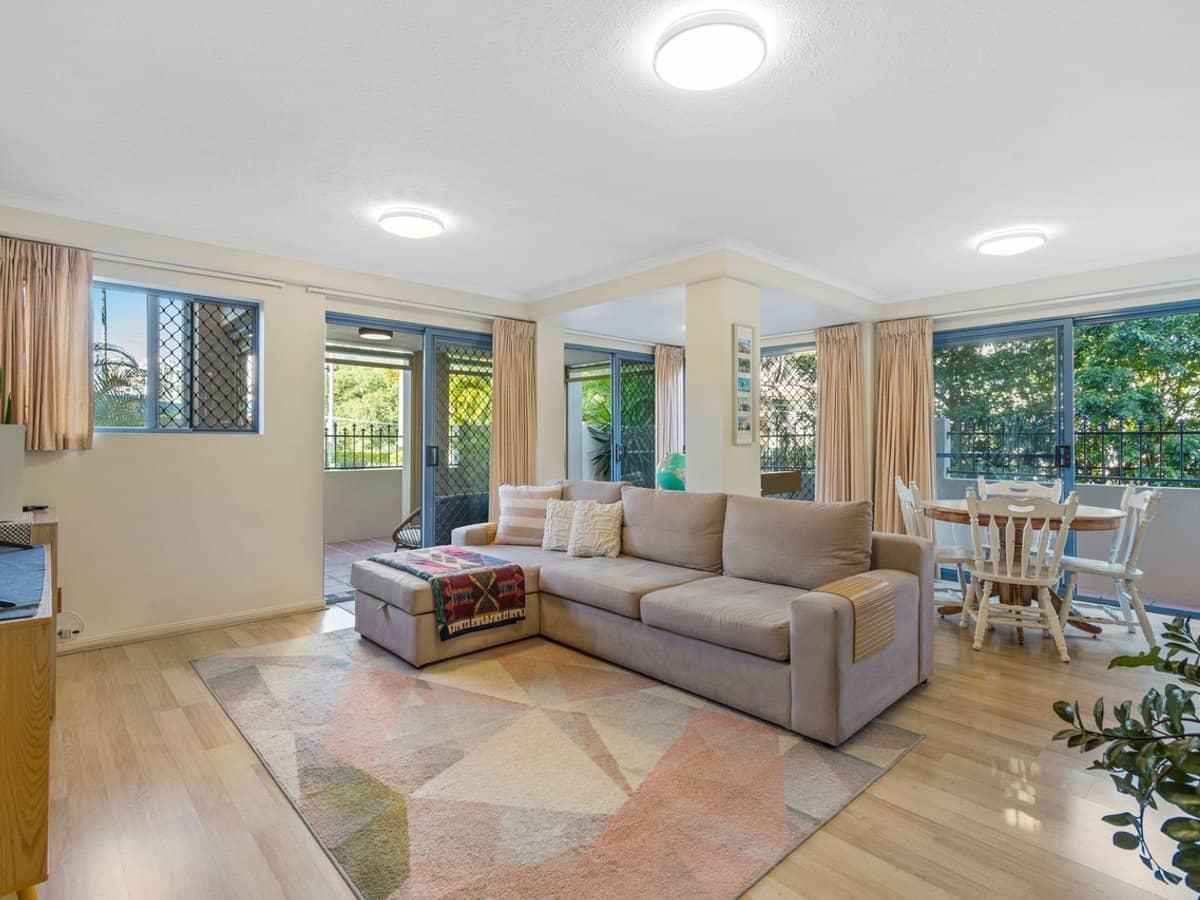 4-10 Monte Carlo Avenue, SURFERS PARADISE - Thumbnail 2