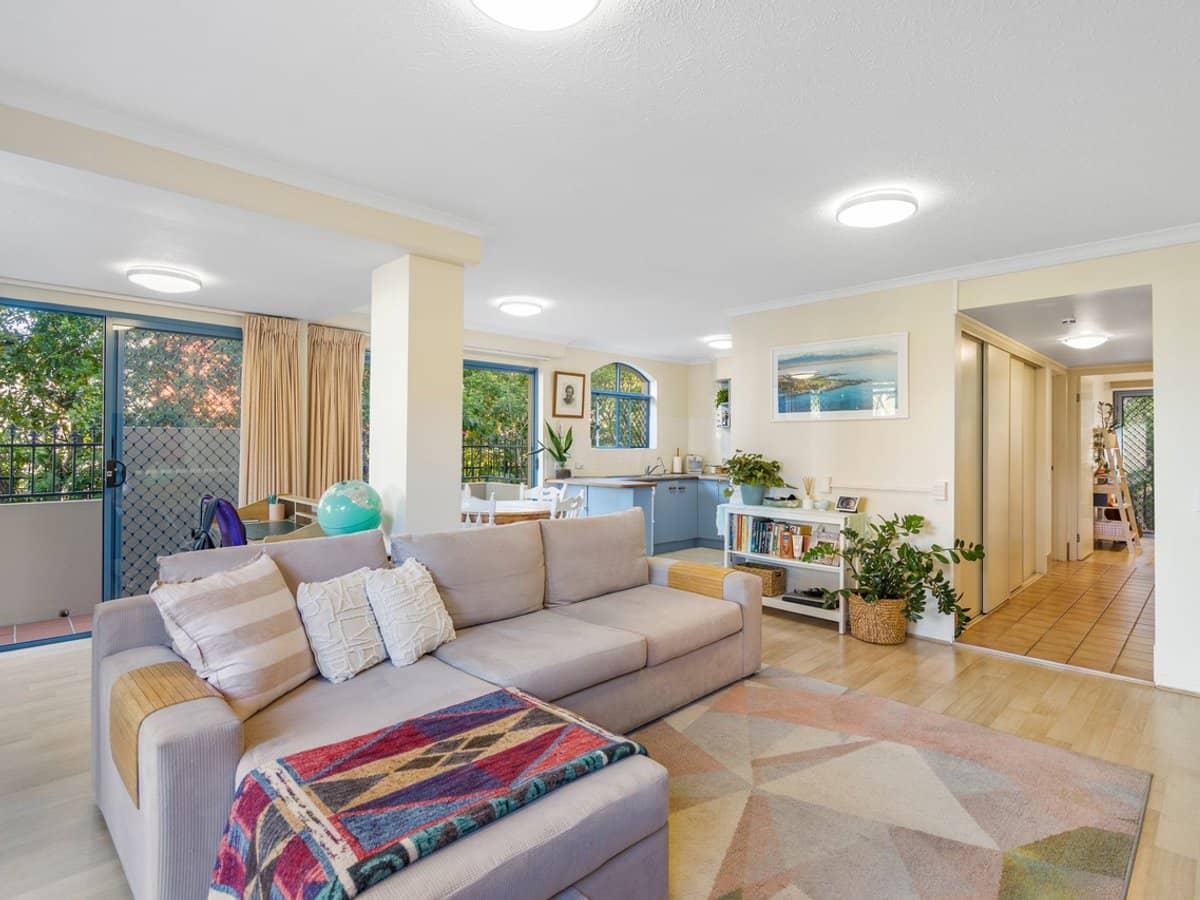 4-10 Monte Carlo Avenue, SURFERS PARADISE - Thumbnail 3