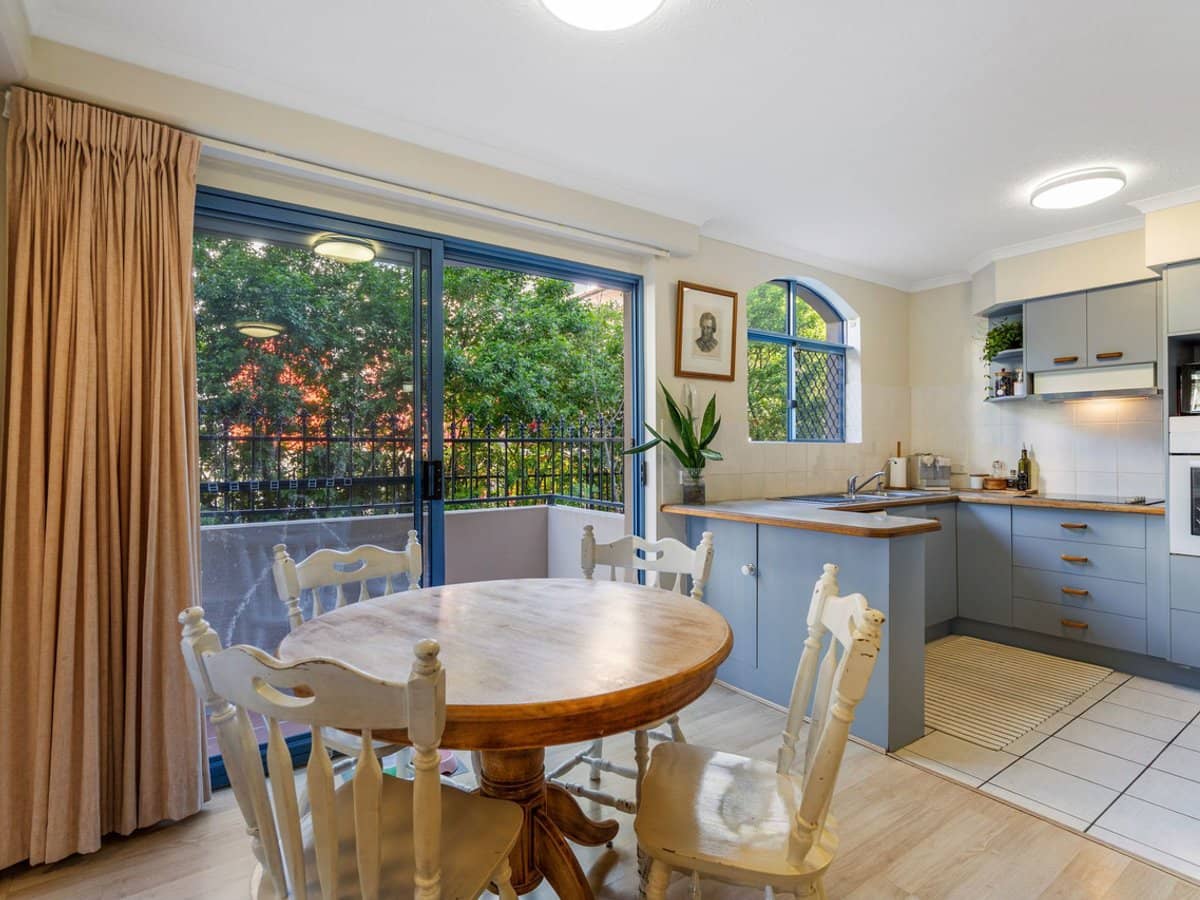 4-10 Monte Carlo Avenue, SURFERS PARADISE - Thumbnail 4