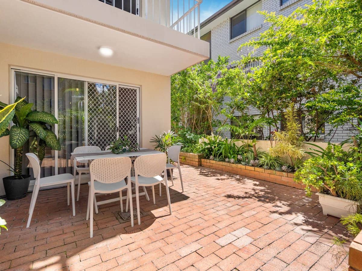 14 Rosewood Avenue, BROADBEACH - Thumbnail 1
