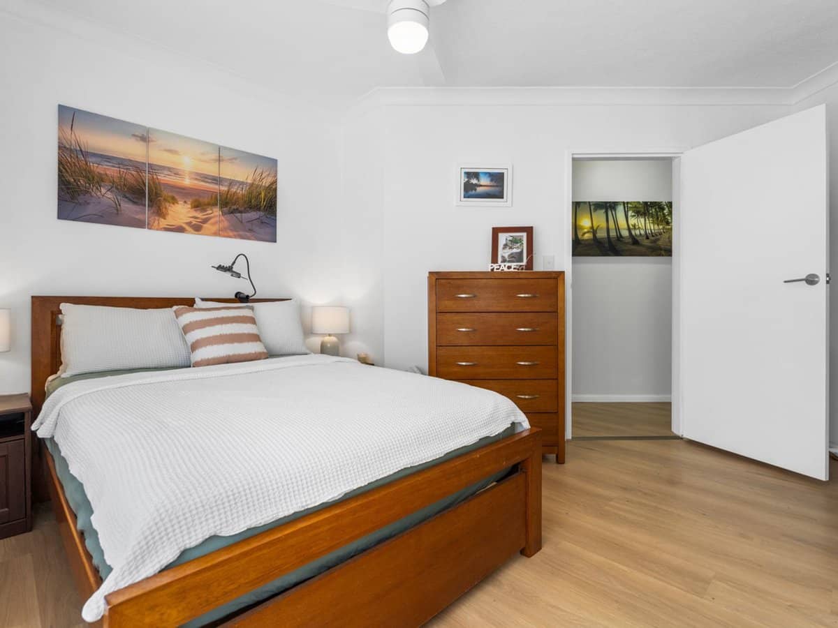 14 Rosewood Avenue, BROADBEACH - Thumbnail 8