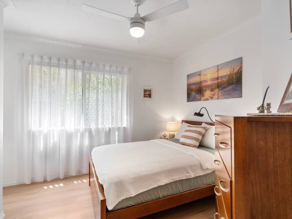 14 Rosewood Avenue, BROADBEACH - Thumbnail 9