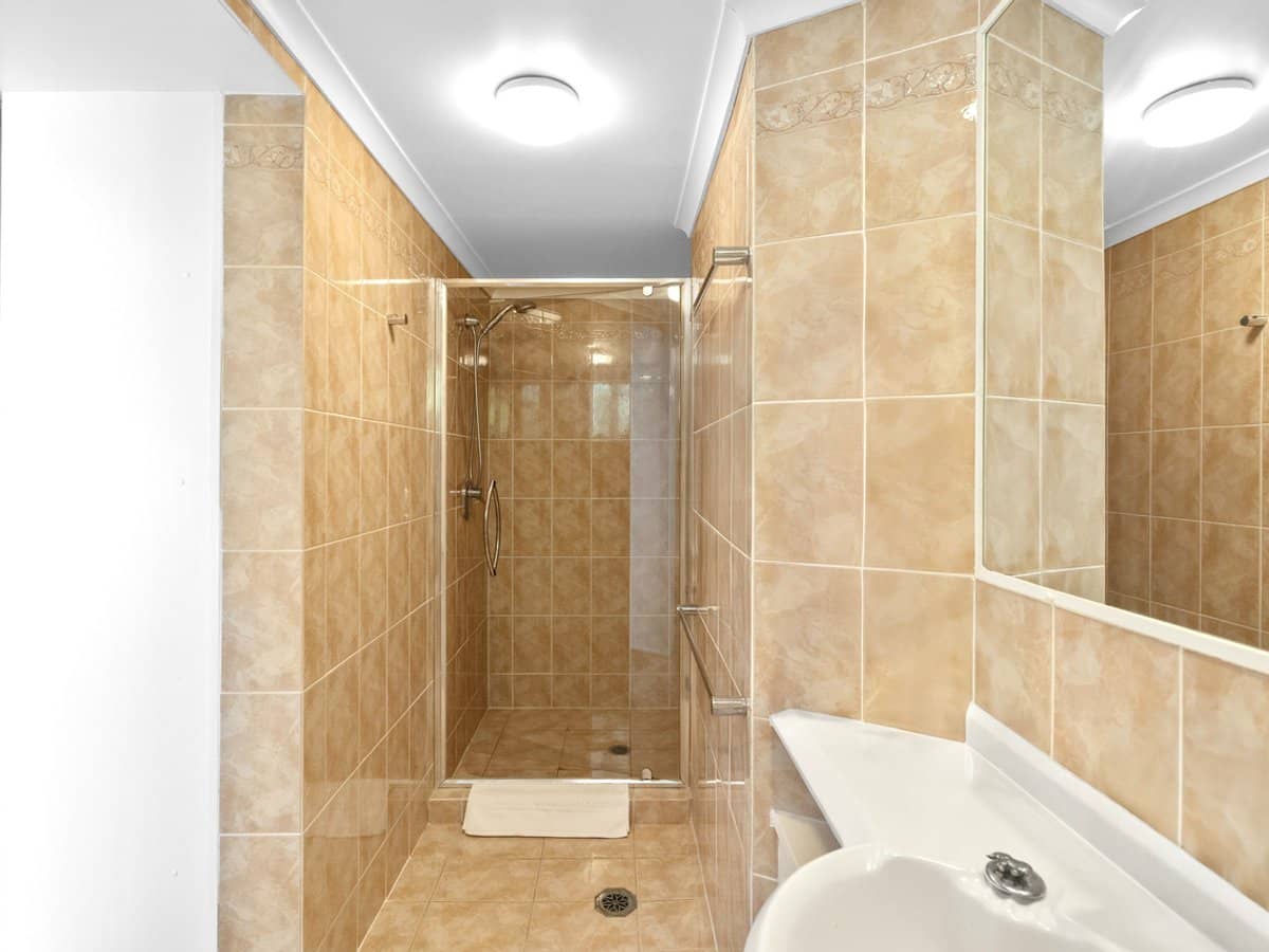 14 Rosewood Avenue, BROADBEACH - Thumbnail 10