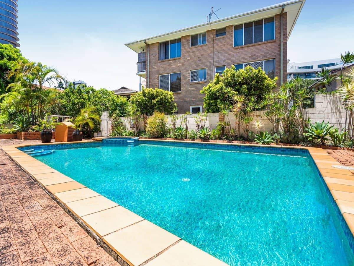 14 Rosewood Avenue, BROADBEACH - Thumbnail 13