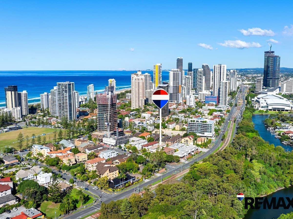 14 Rosewood Avenue, BROADBEACH - Thumbnail 15