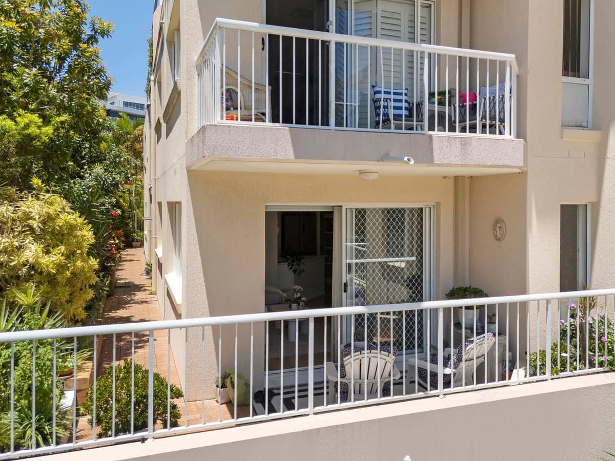 14 Rosewood Avenue, BROADBEACH - Thumbnail 16