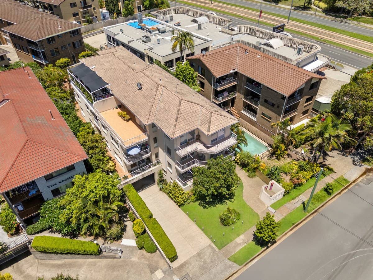 14 Rosewood Avenue, BROADBEACH - Thumbnail 17