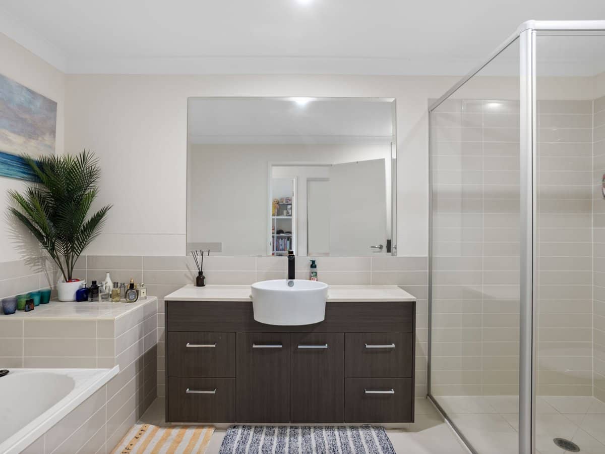 1 Belongil Street, Pacific Pines - Thumbnail 12