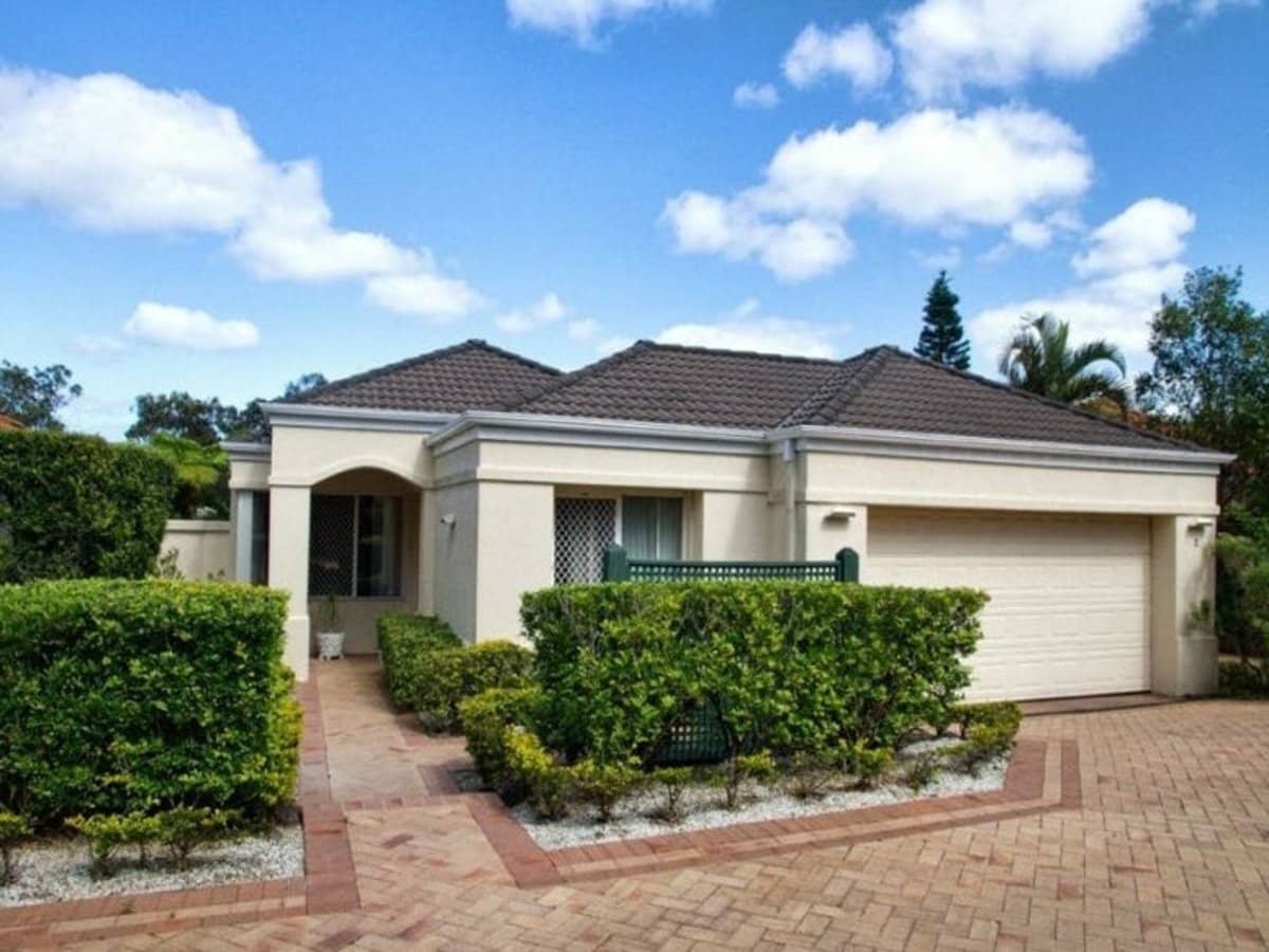 24 Abby Crescent, ASHMORE - Thumbnail 1